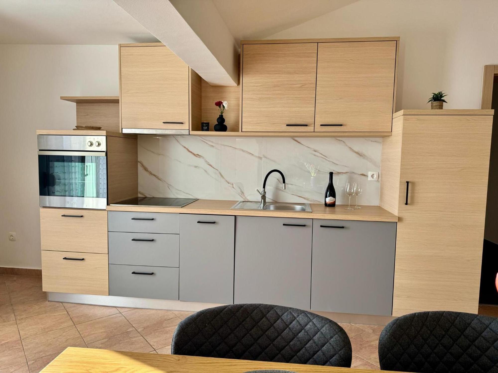 Apartments Franko Povljana Eksteriør bilde