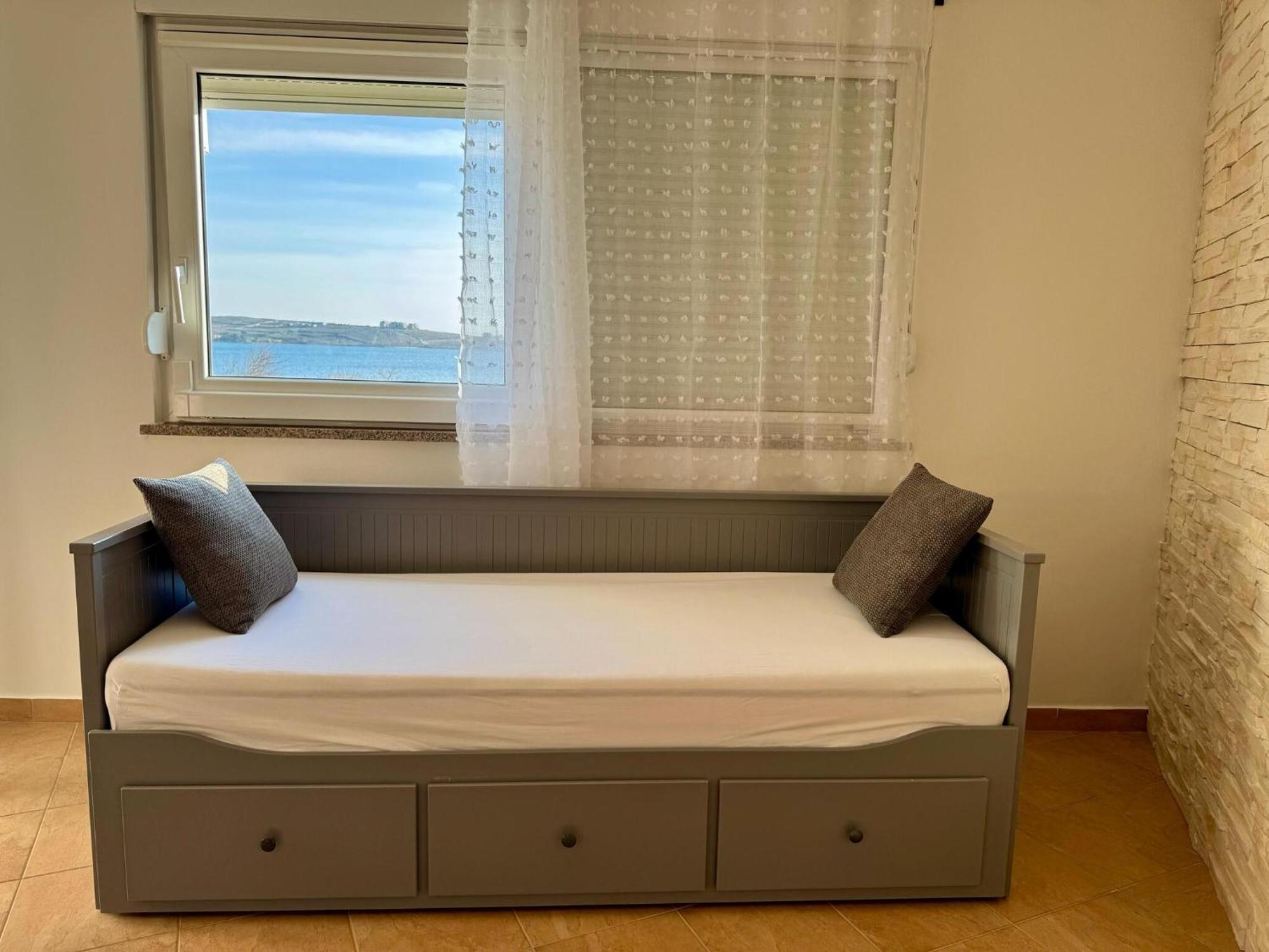 Apartments Franko Povljana Rom bilde