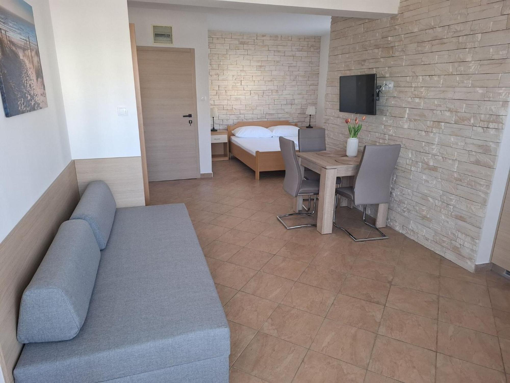 Apartments Franko Povljana Rom bilde